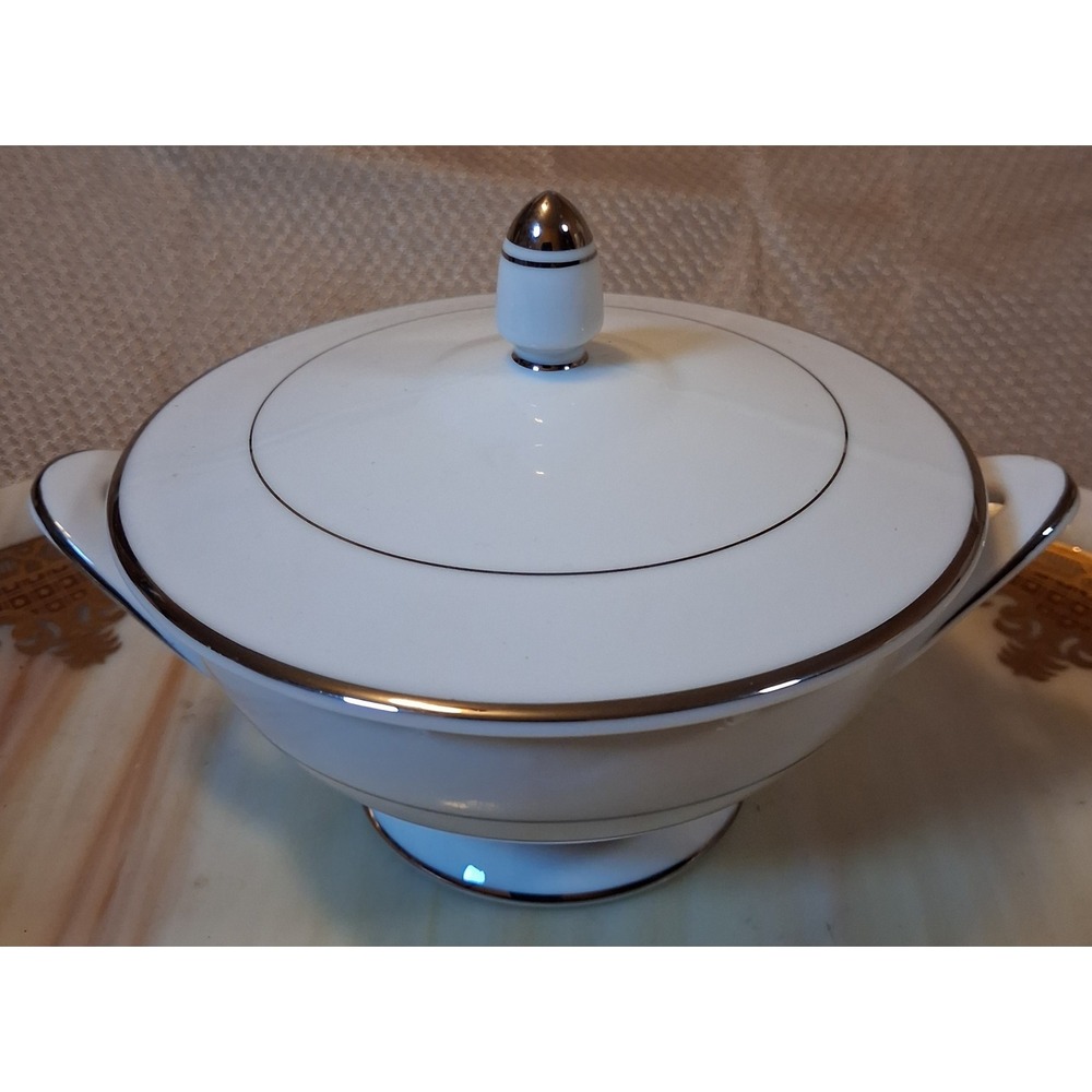 Style House Fine China Wedding Band Lidded Sugar Bowl White Silver Trim Japan